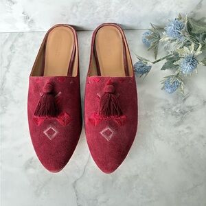 Soludos Palazzo Suede Aztec Design Size 10 Mules with Tassels. Color- Wine.